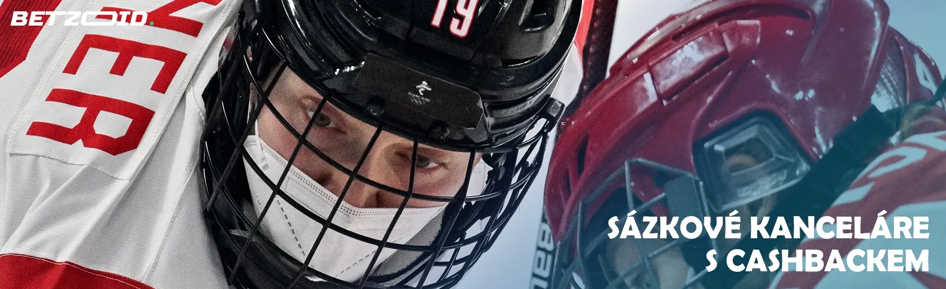 Hokejisté v helmách během zápasu.