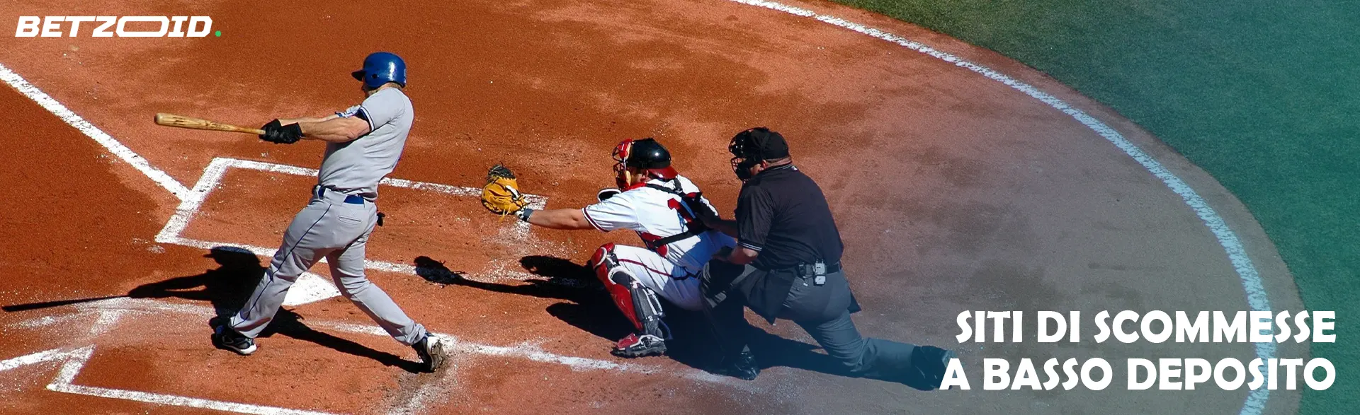 Giocatori di baseball durante una partita sul campo.