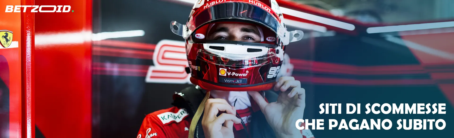 Un corridore con un casco rosso si sta preparando per la gara.