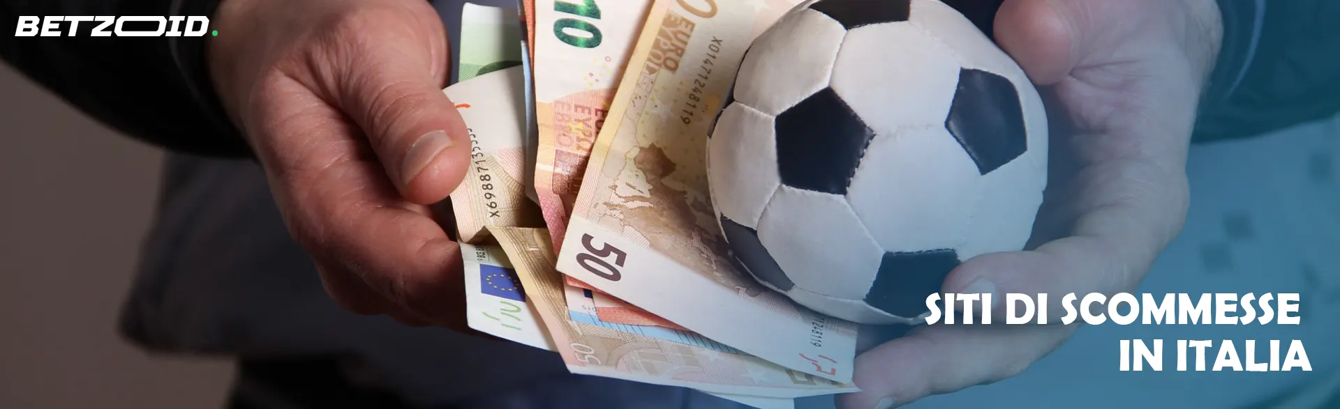 Mano con banconote e pallone da calcio.