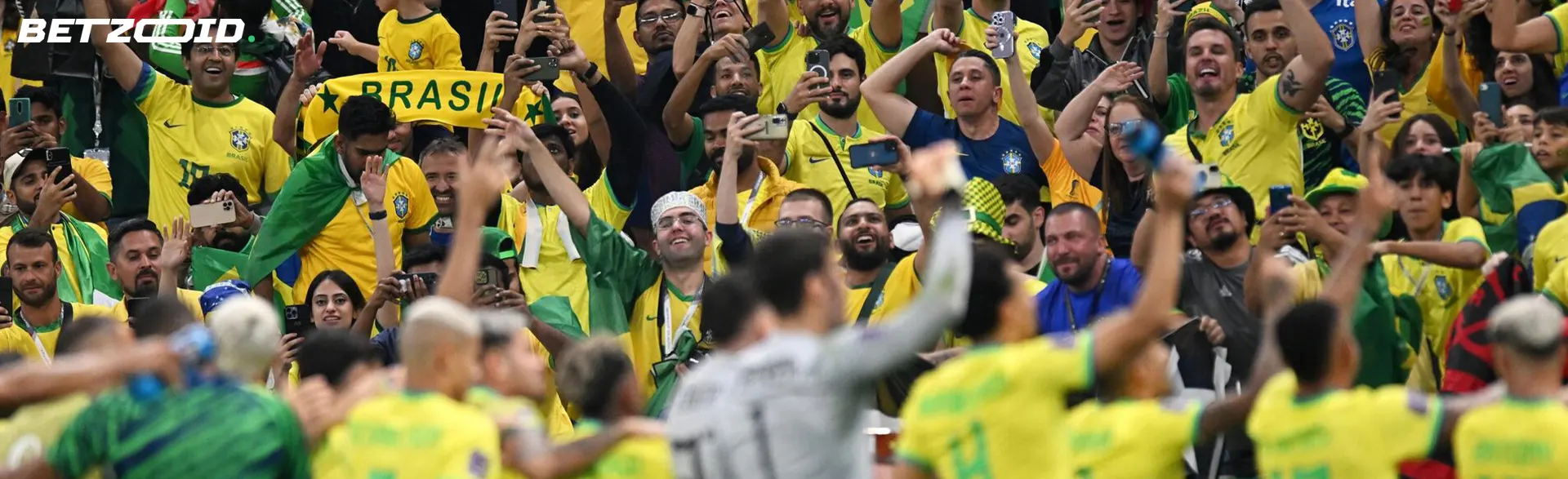 Os fãs de futebol dão as boas-vindas à seleção brasileira.