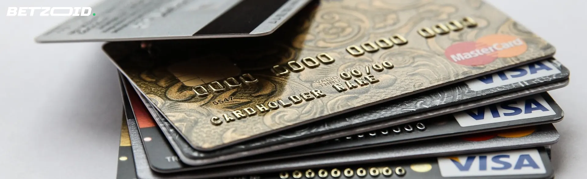 Ein Stapel Bankkarten.