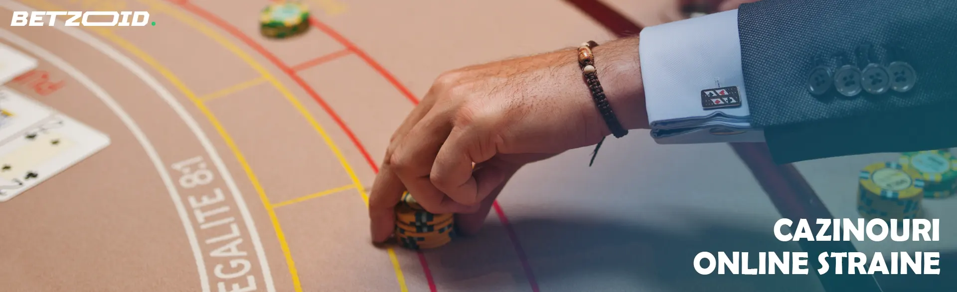 Jucătorul pune jetoane pe masa cazinoului.