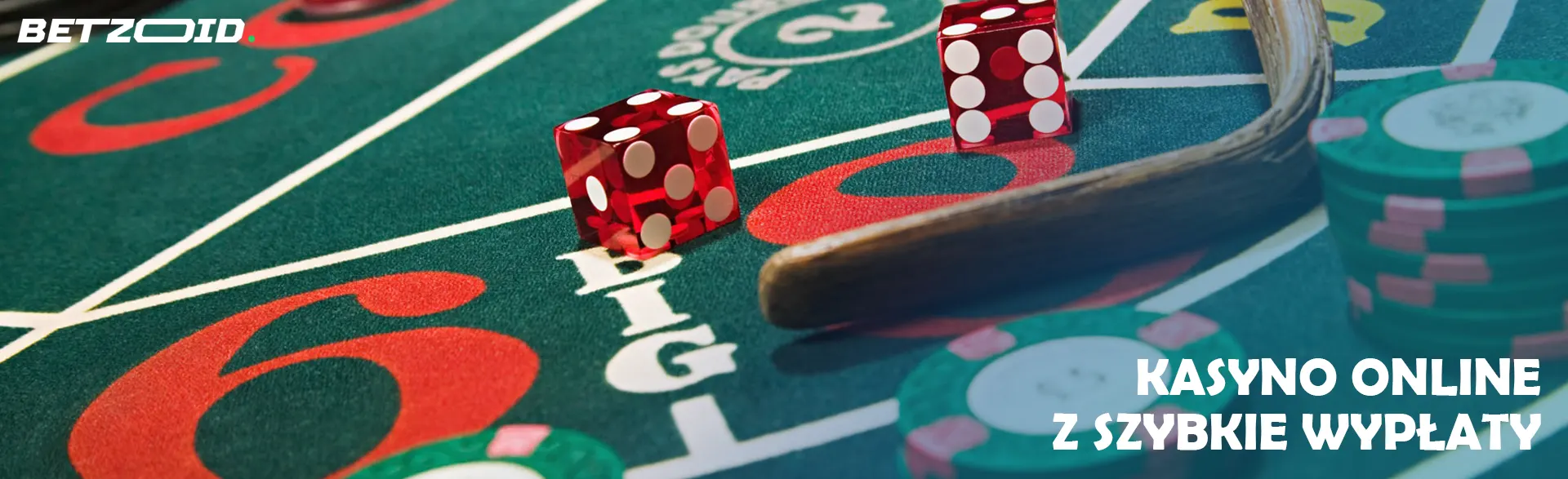 Kości i żetony na stole w kasynie.