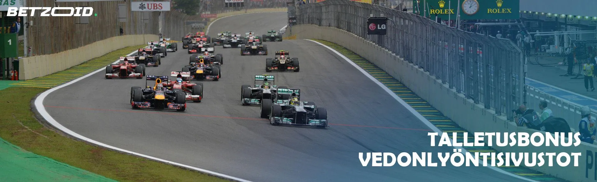 Kilpa-autot radalla kilpailun aikana.