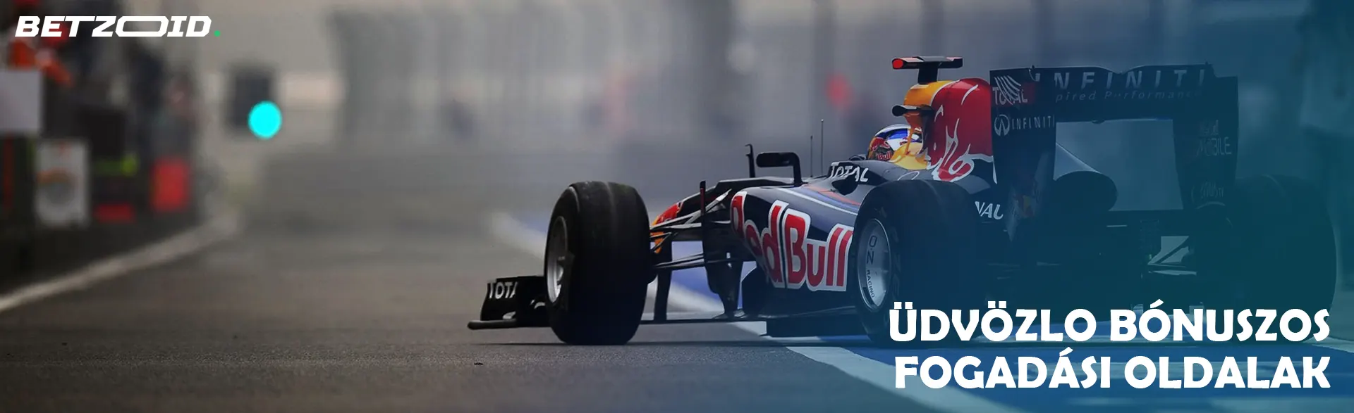 Forma-1-es autó a pályán.