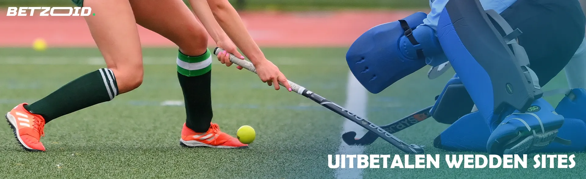 Veldhockeyspelers met een bal.