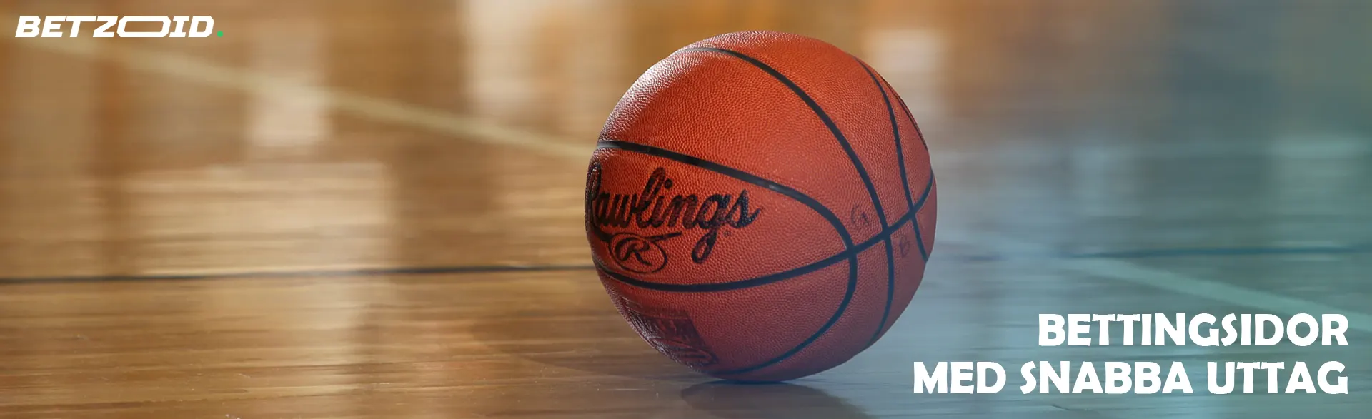 Basketbollen ligger på golvet.